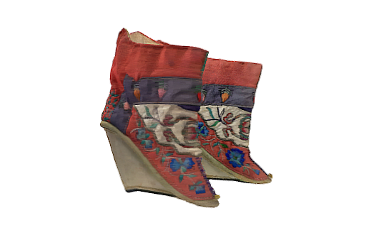 Lotus shoes that belonged to Mei Chung Gon